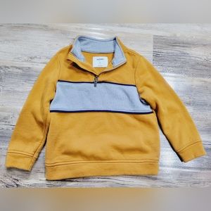 Boys 5T Crew neck Like New